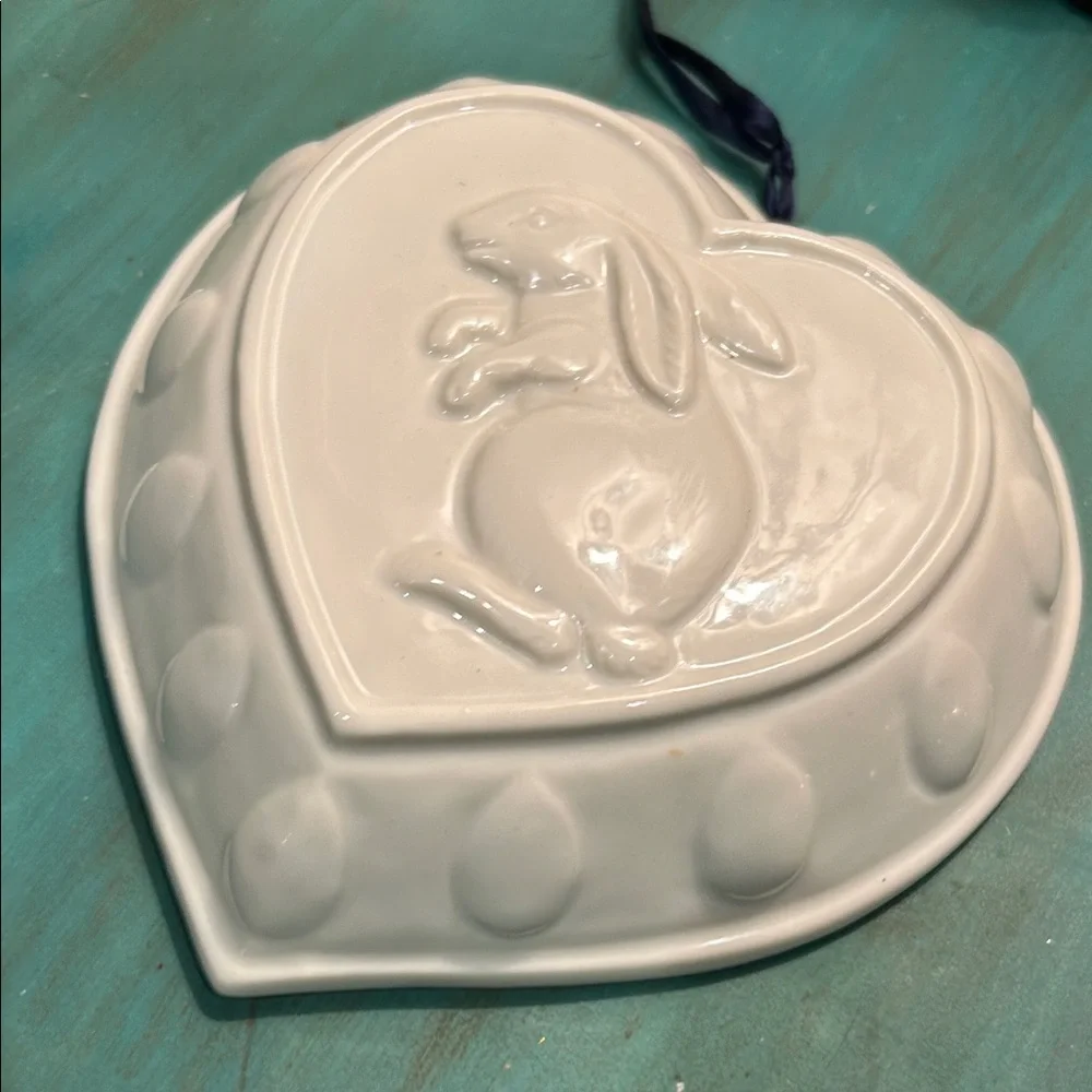 Vintage Pier 1 White Heart Bunny Ceramic Hanging Accent